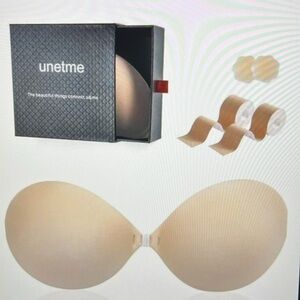 NWT  Sticky Bra + Nipple Covers + Boob Tapes + Gift Box  Size C nude